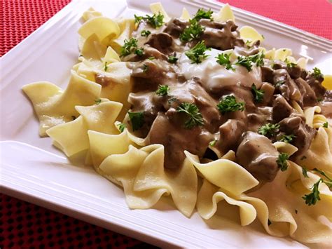  Le Beef Cheek Stroganoff : Un Plat Russe Reconfortant à la Mode Texan !