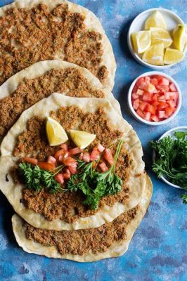  Le Lahmacun : Une explosion de saveurs épicées et une symphonie de textures croustillantes !