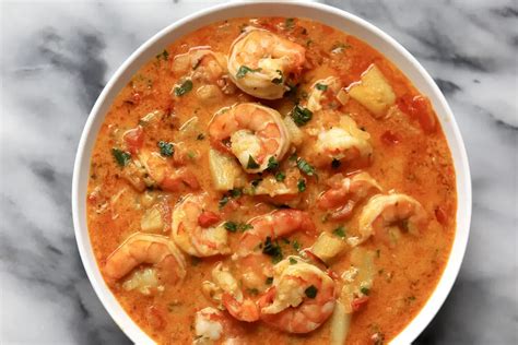  Moqueca de Camarão: Une symphonie créole de saveurs épicées et d'une texture juteuse inégalée!